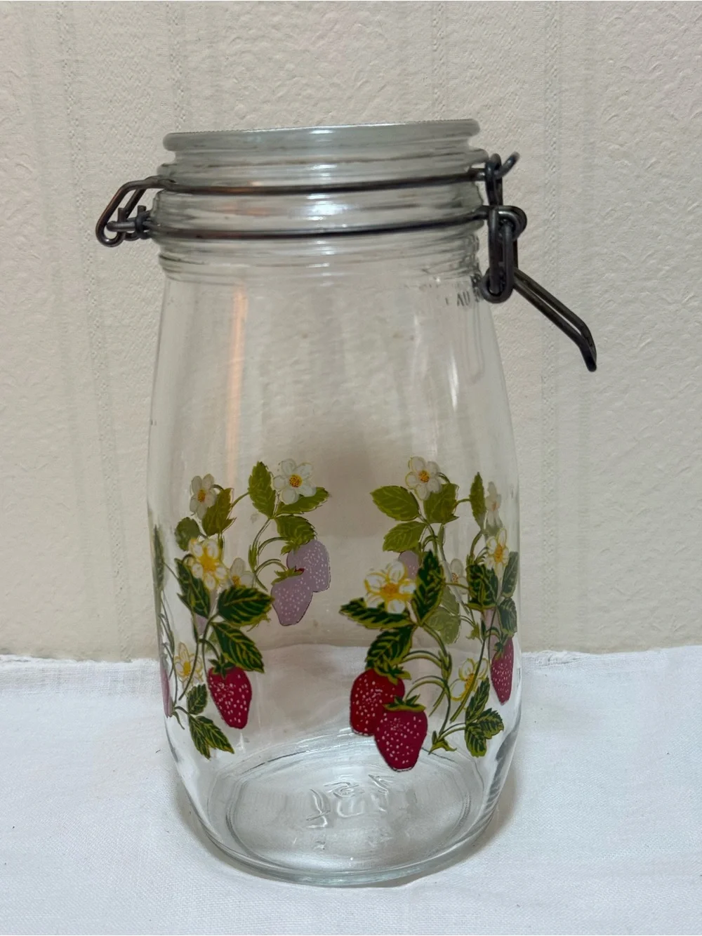 Vintage‎ Arc France Strawberry & Floral Glass Canister Storage 1.5L