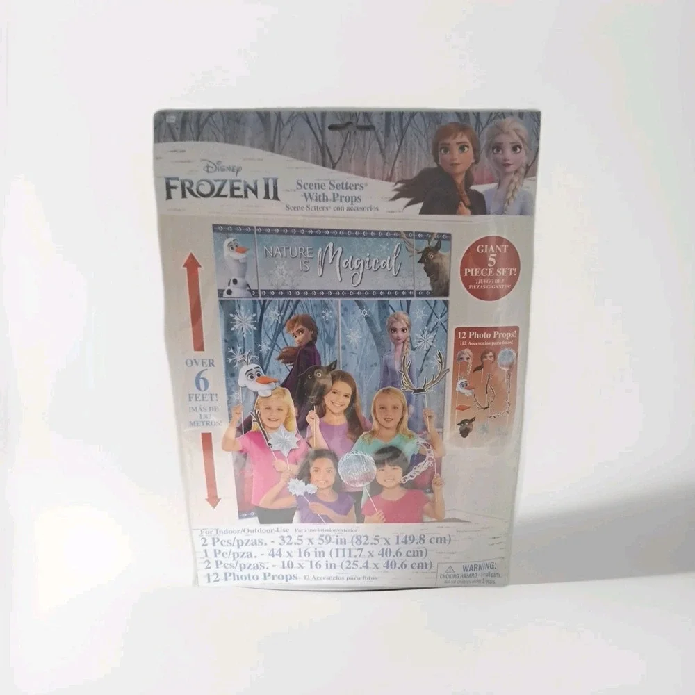 Disney Frozen 2 Scene Setters Photo Backdrop with Props‎