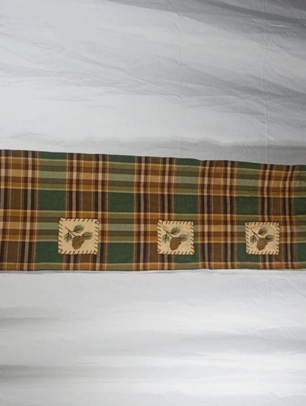 Green and Brown Plaid Decorative Valance With Pine Cones And Needles Appliqués