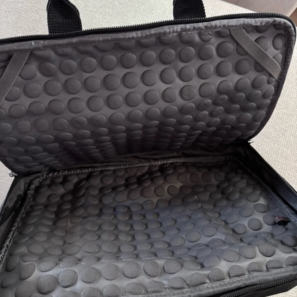 Tumi sleek black