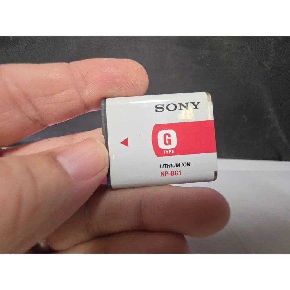 Sony Cyber-shot DSC-W220 12.1MP Digital Point & Shoot Camera Pink Untested
