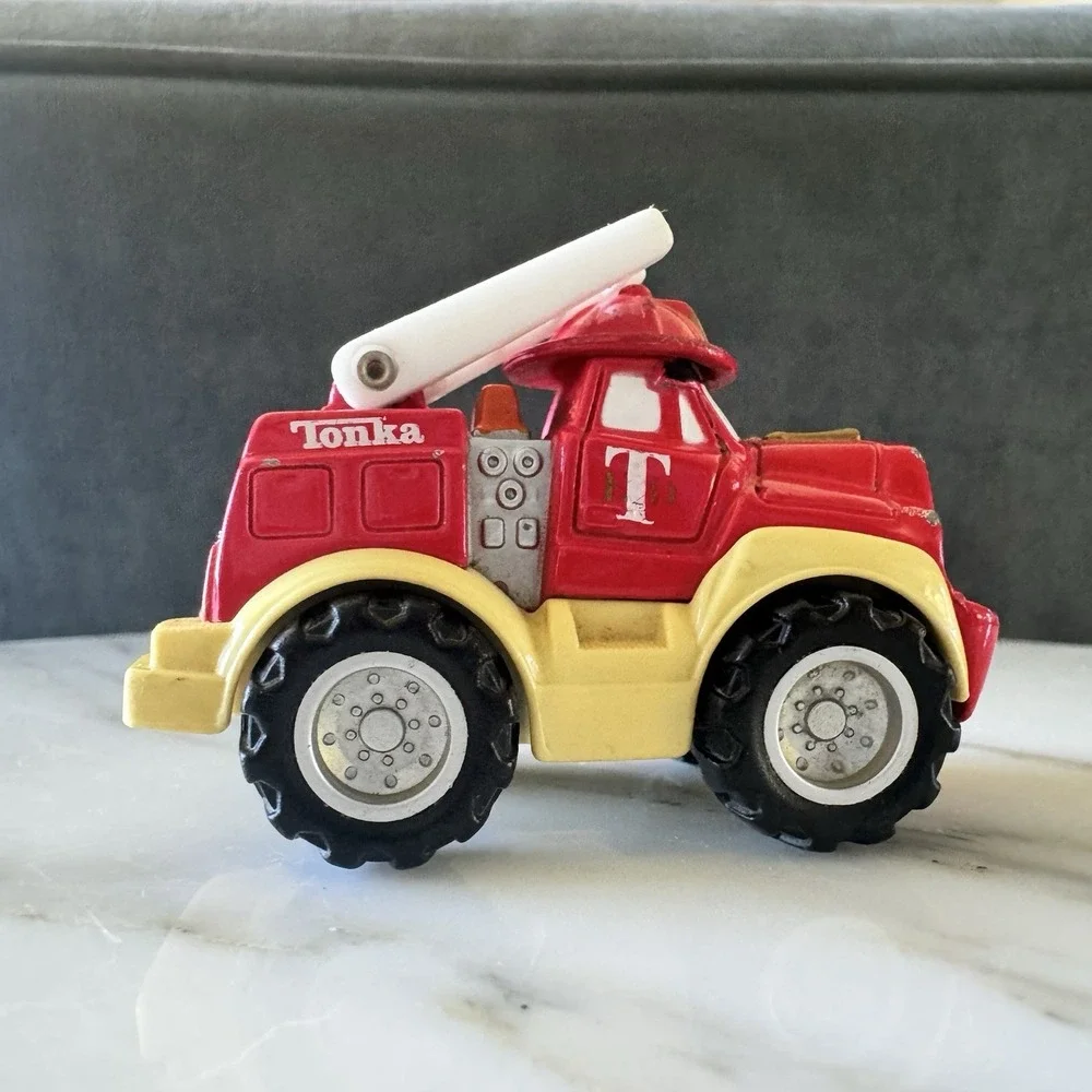 Tonka~Red & Yellow Fire Truck Toy Engine Chuck Car Die-Cast Vintage