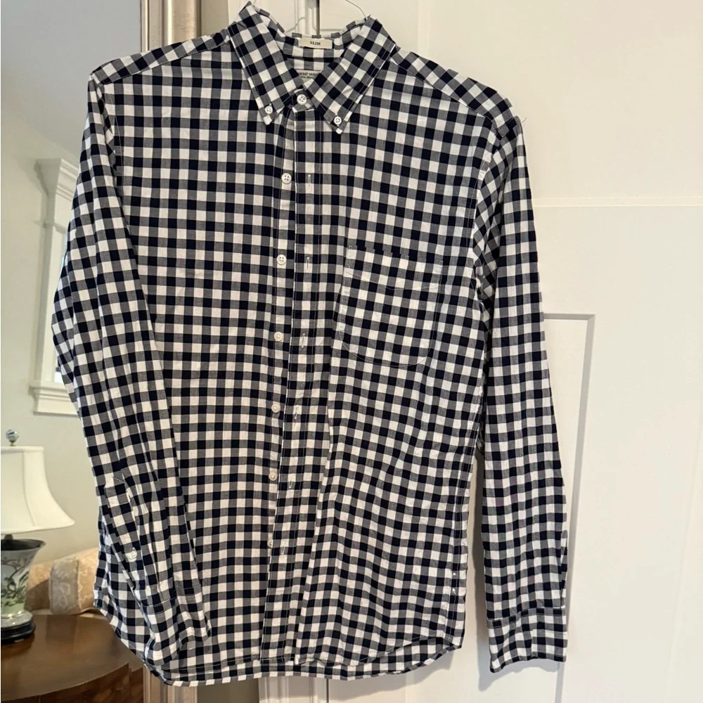 J crew men’s button down. Slim cut. Used but like new. Checkered