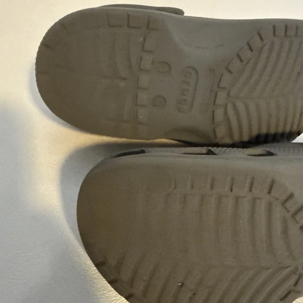 Crocs Classic Gray Clogs Kids Size J3 Slip On Shoes Read Description