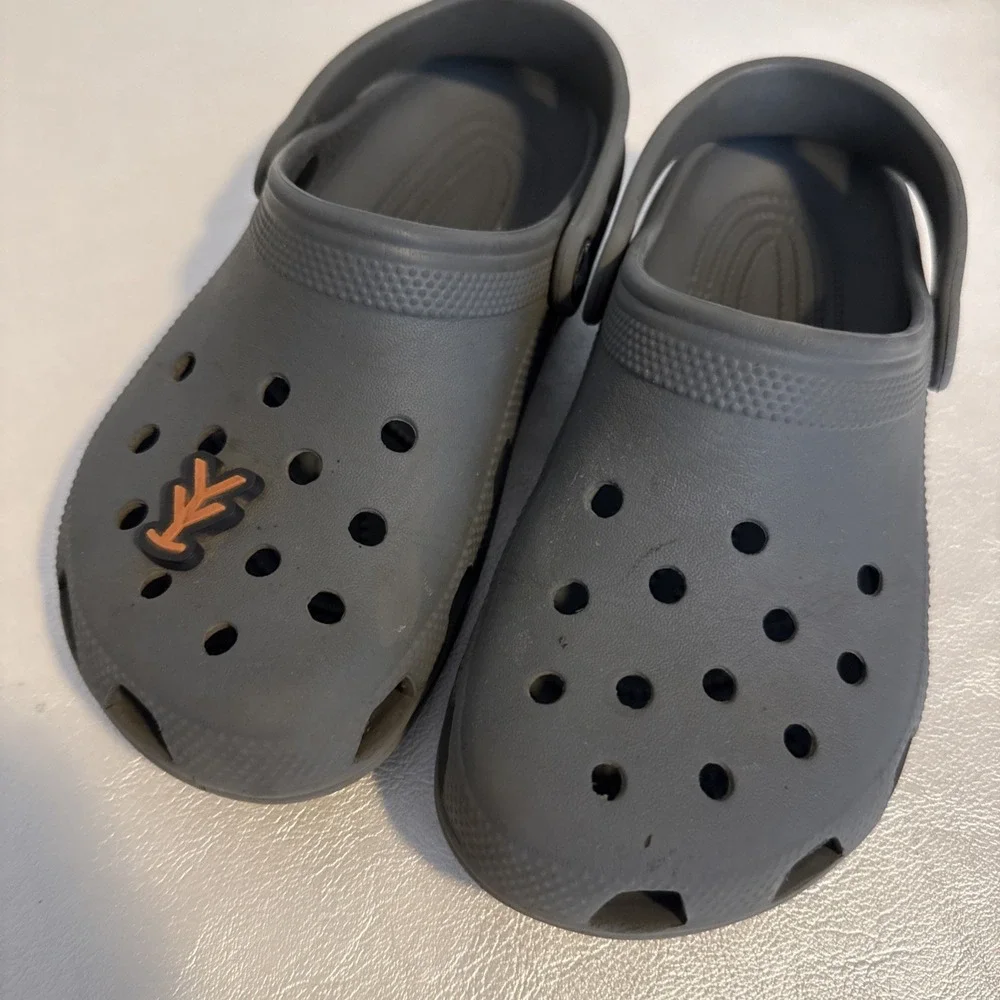 Crocs Classic Gray Clogs Kids Size J3 Slip On Shoes Read Description