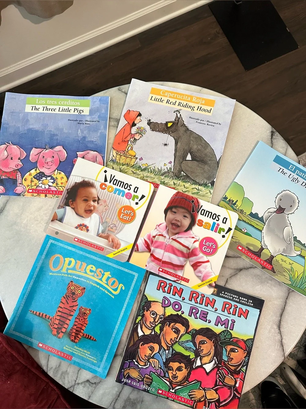 7 Scholastic Kids Board Books Spanish/English