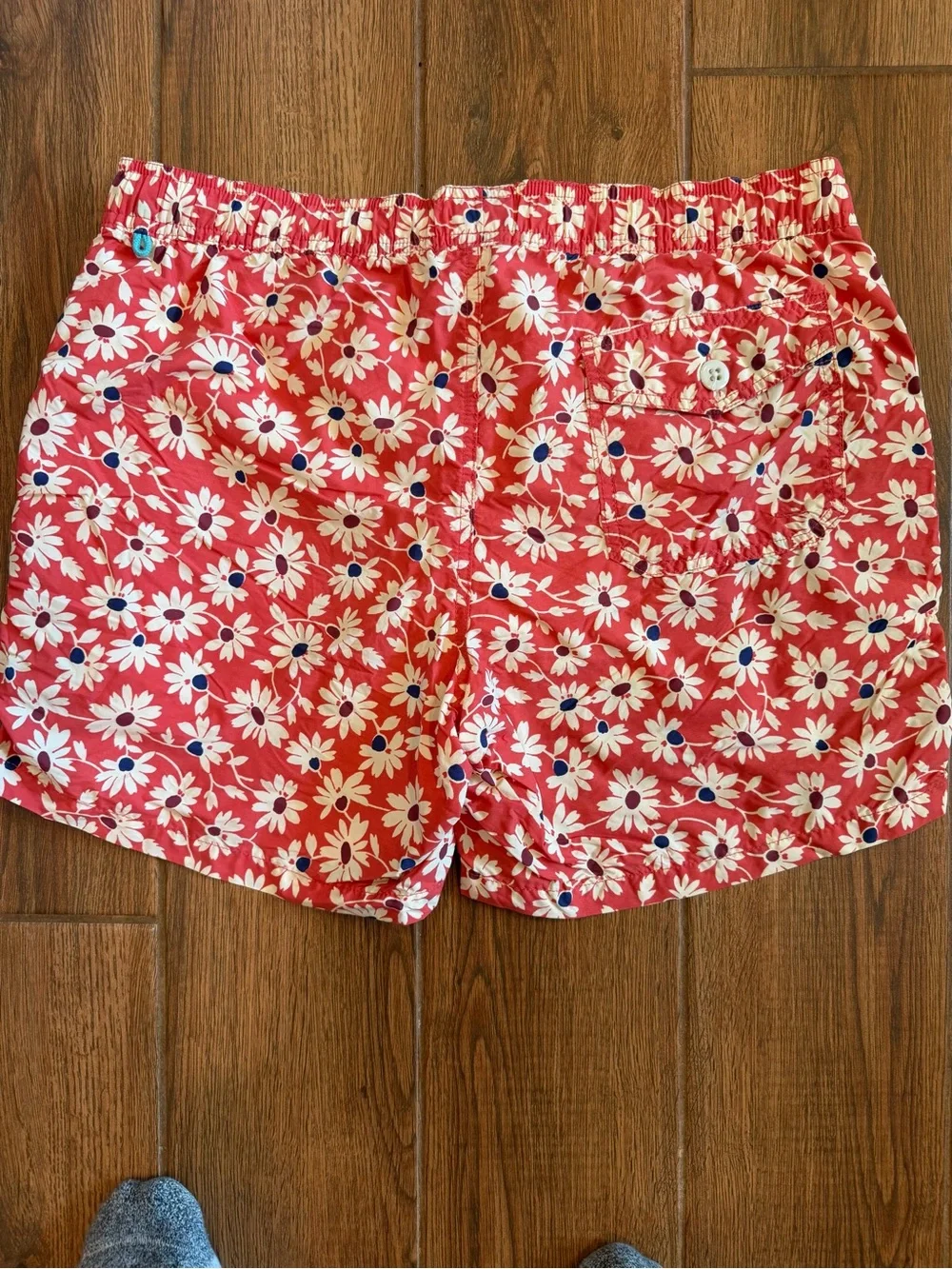 J. Crew Red Daisy Print Men’s Swim Trunks 6” pockets / men’s medium