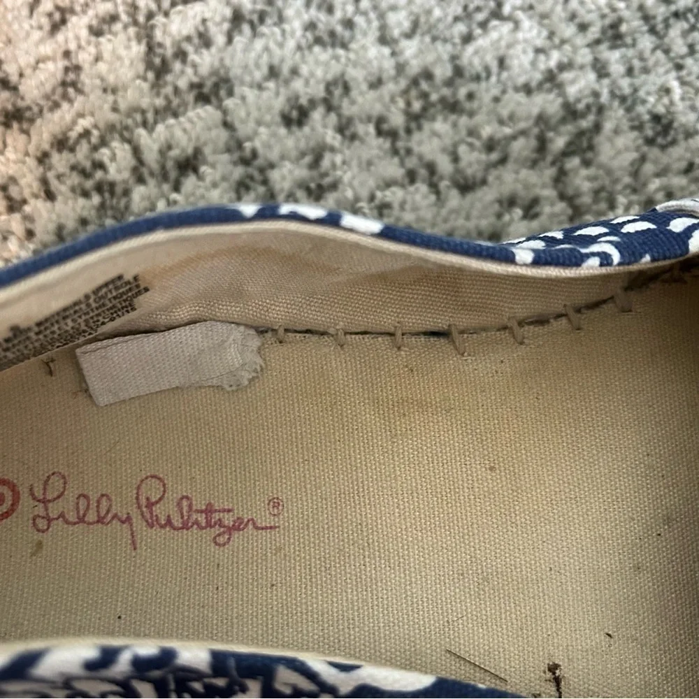 Lilly Pulitzer pet some