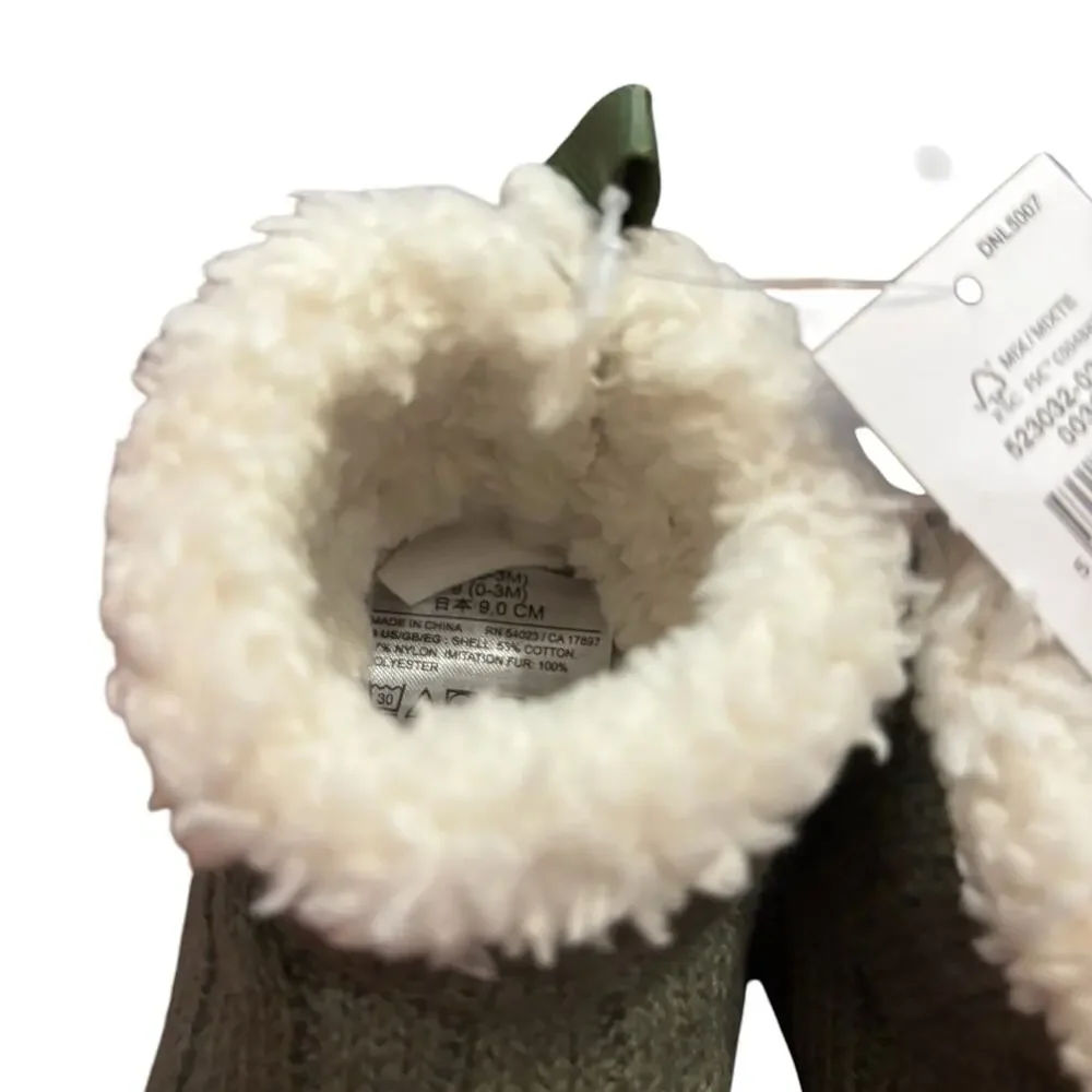 NWT 3-6M Baby Gap CashSoft Cozy Sweater Booties-Walden Green