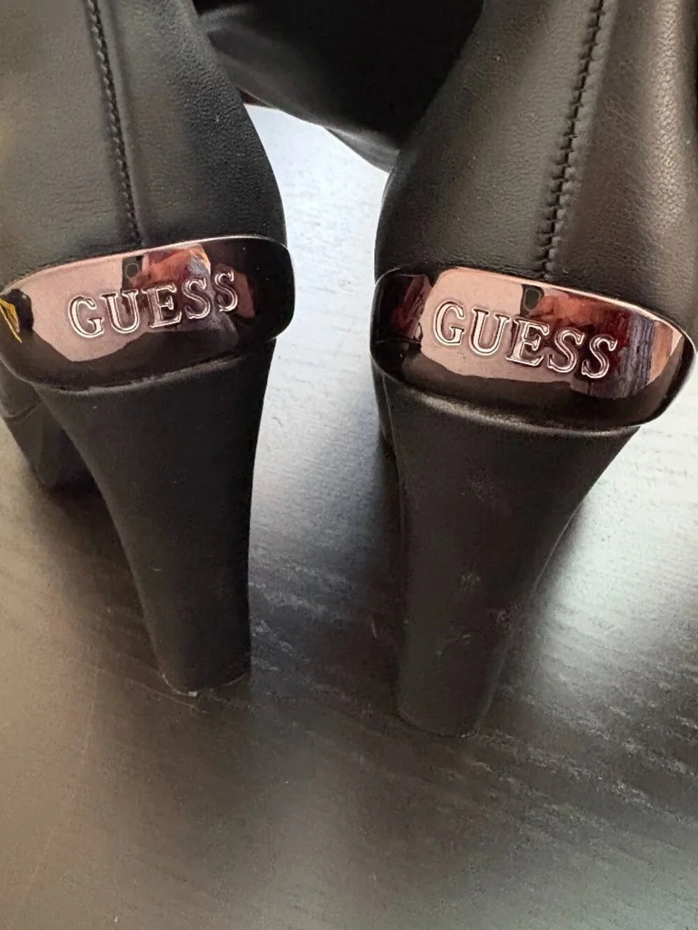 Guess women’s black