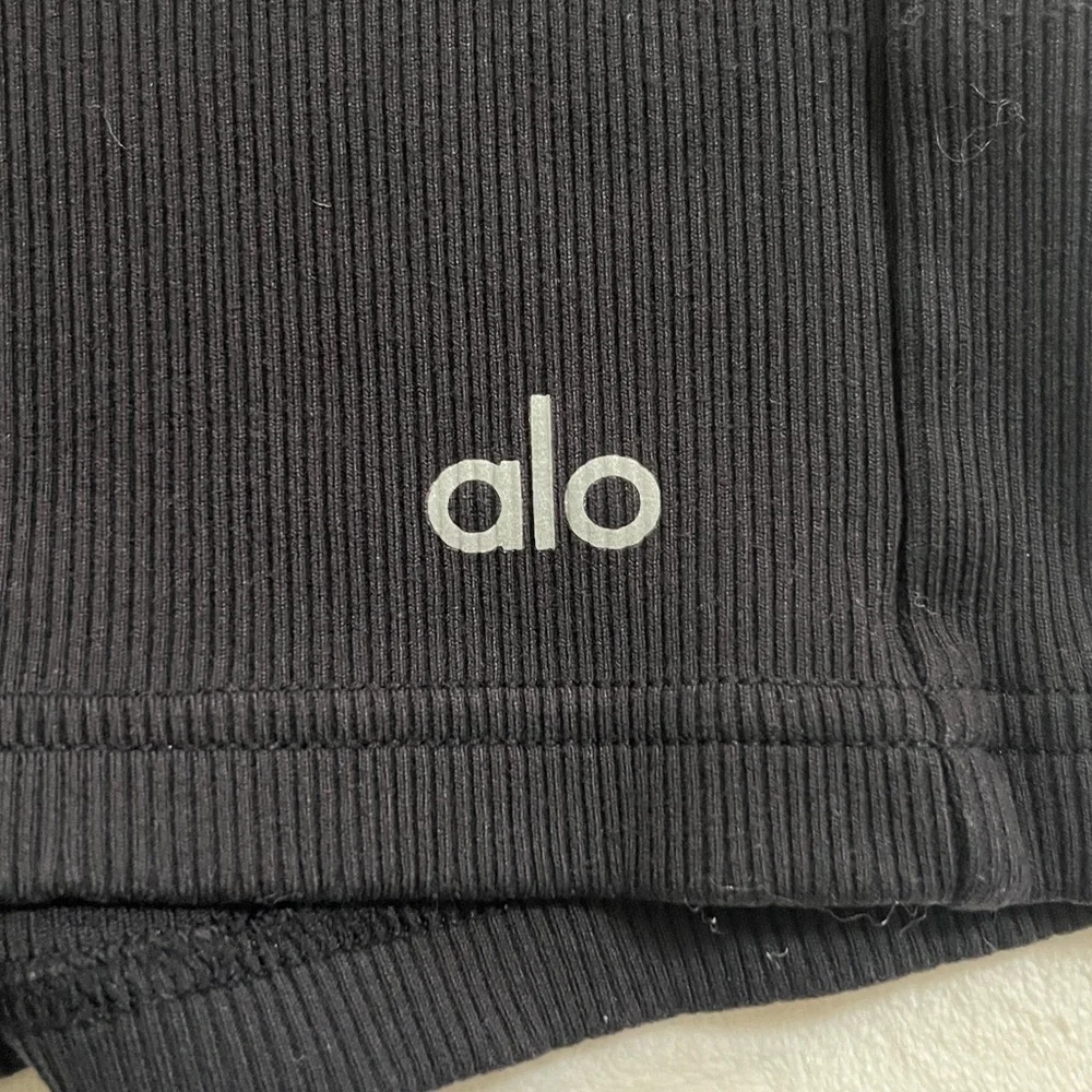 ALO Yoga sleek versatile