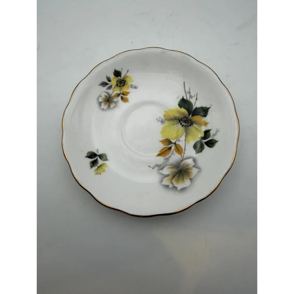 Royal Vale Bone China Saucer Yellow White‎ Floral Gold Trim England C460 5.5