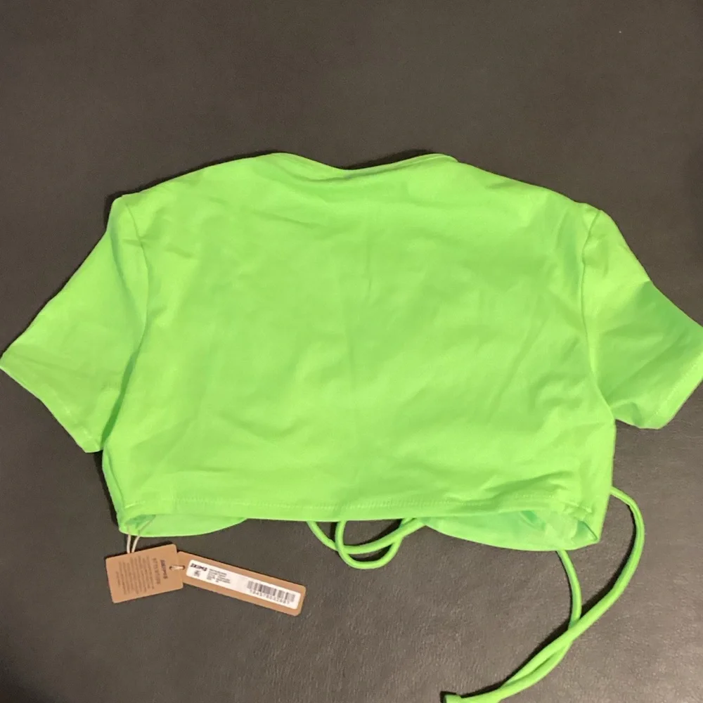 SKIMS Recycled Swim Ruched T-Shirt Neon Green Crop Top‎ XS TP-SHR-2789 NEW