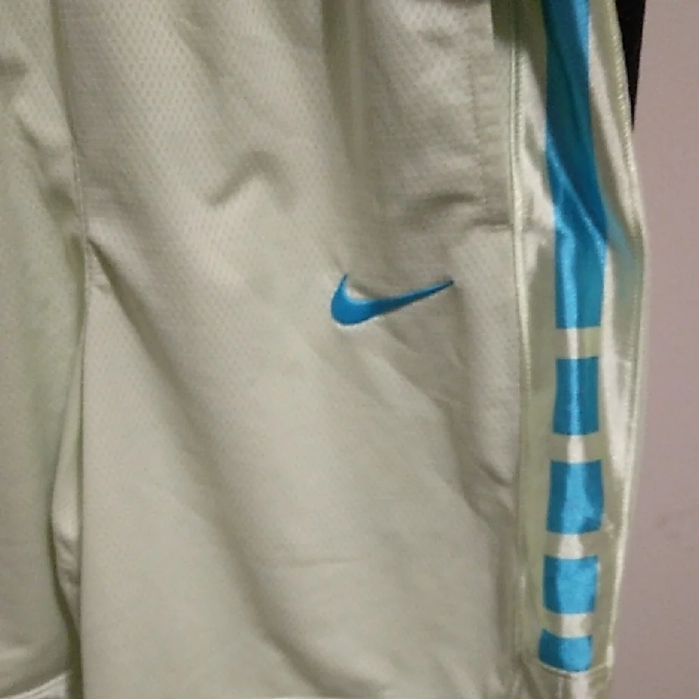 Nike light green