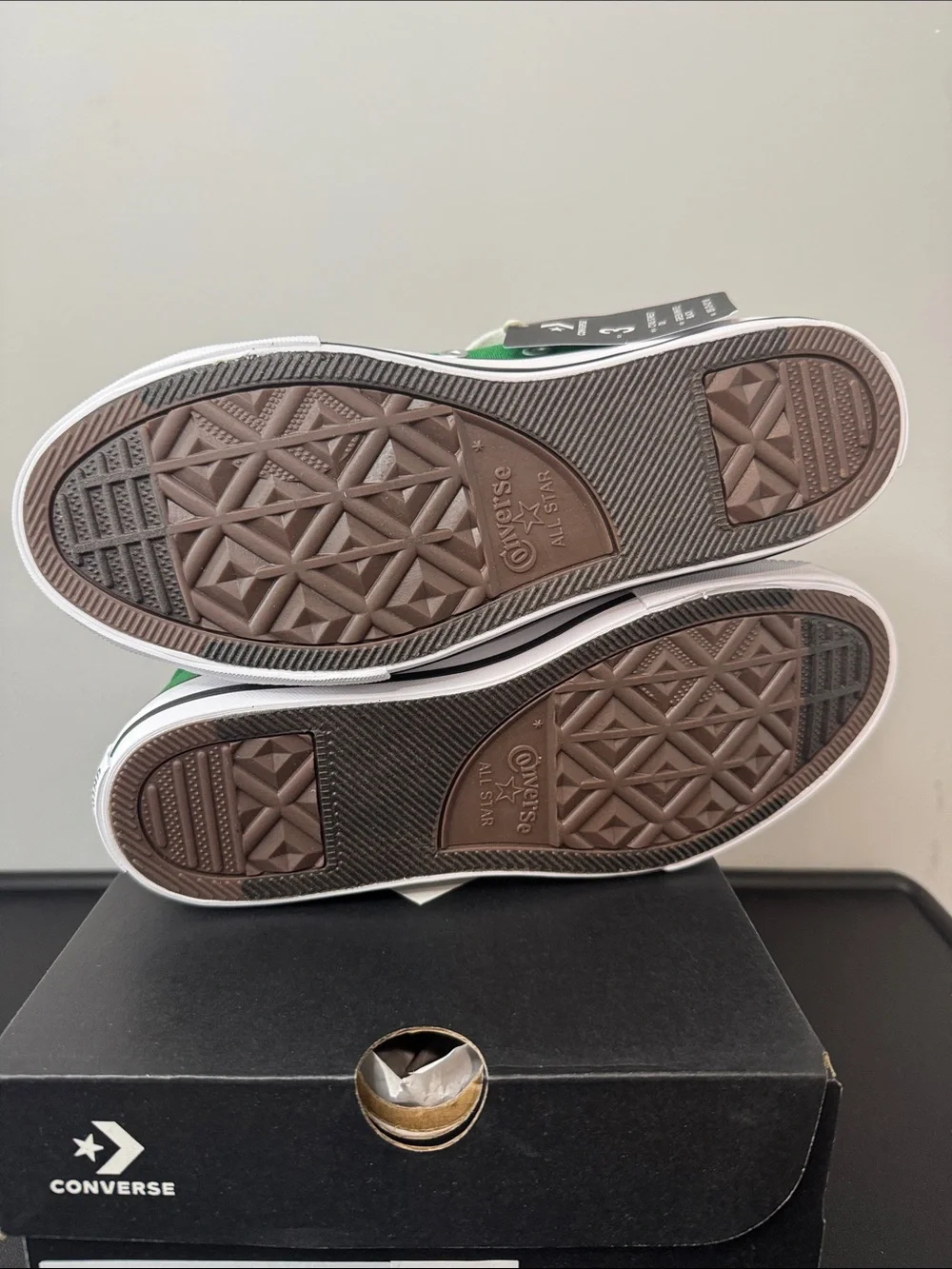Converse canvas upper