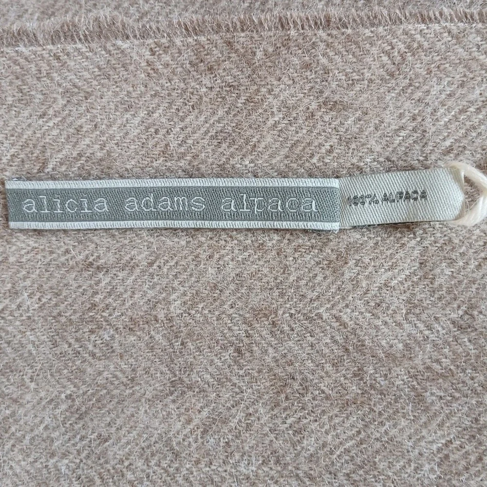 Alicia Adams Alpaca alicia adams