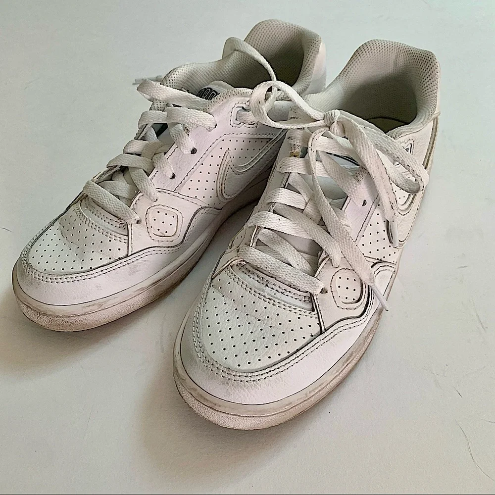 Nike Force white unisex sneakers Size 5.5Y is equivalent to a women’s size 6.5-7