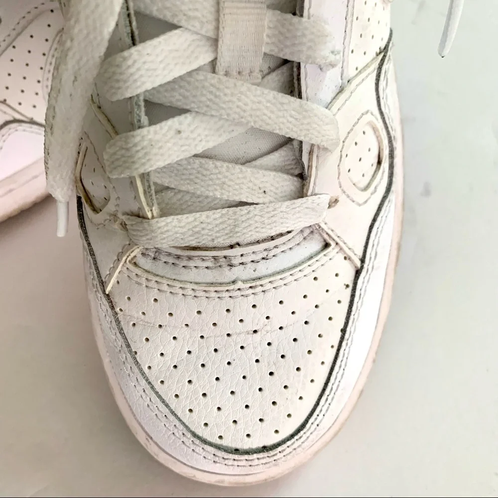 Nike Force white unisex sneakers Size 5.5Y is equivalent to a women’s size 6.5-7
