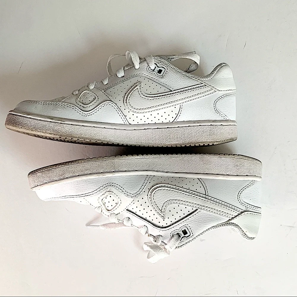 Nike Force white unisex sneakers Size 5.5Y is equivalent to a women’s size 6.5-7