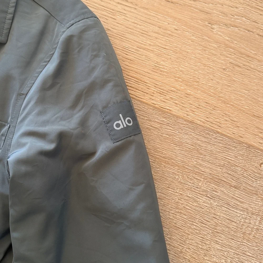 ALO Yoga lightweight insulated