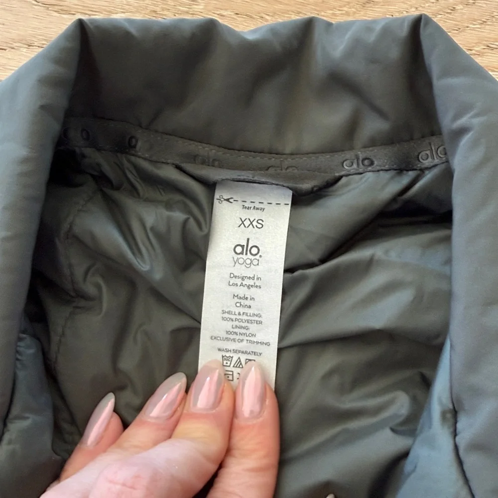 ALO Yoga lightweight insulated