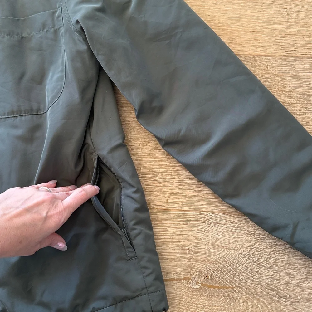 ALO Yoga lightweight insulated