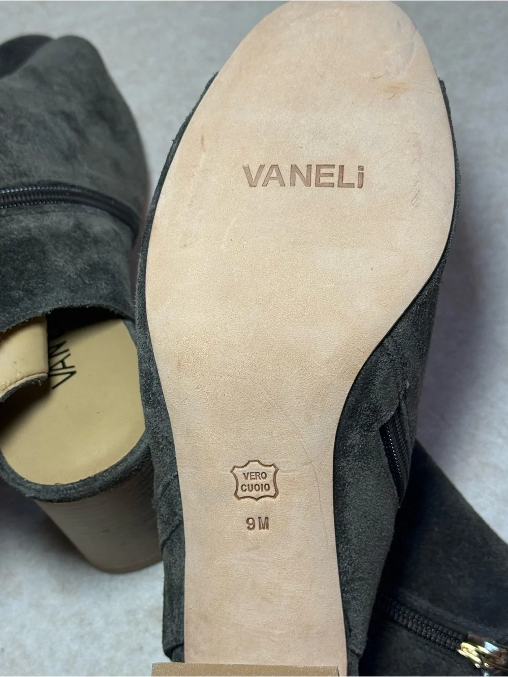 Vaneli details heel