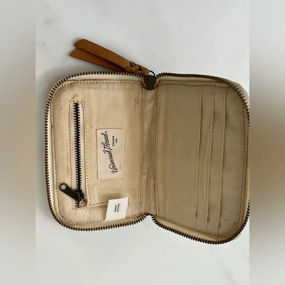 Universal Thread accessory covered vibe