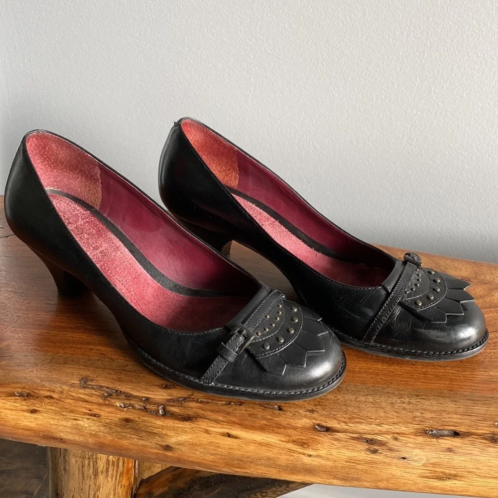 Aerosol Black Leather pumps