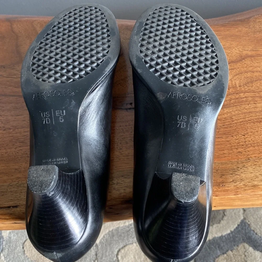 Aerosol Black Leather pumps