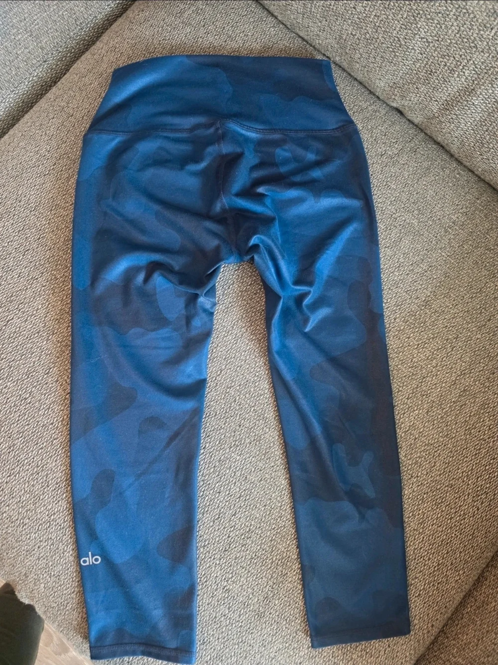 ALO Yoga soft stretch