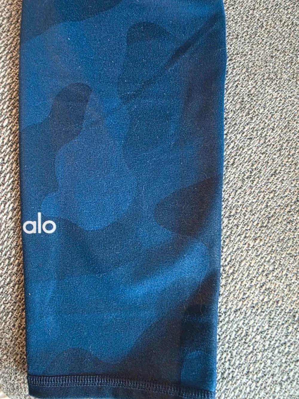 ALO Yoga soft stretch