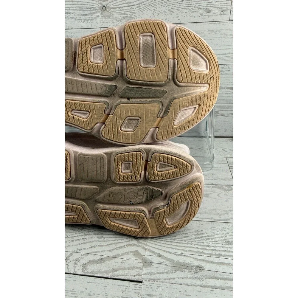 Hoka One One wear tread