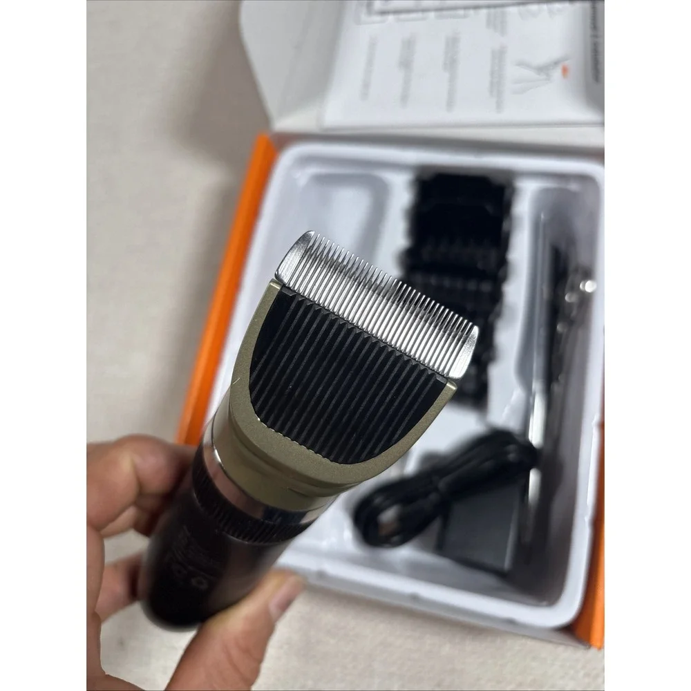 oneisall PRO Cordless Fur Clipper Kit with Comb Guides & Charging Cable