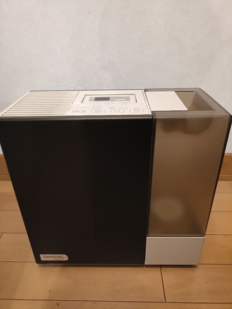 [Price Reduced] Humidifier HD-RX318 with Instruction Manual - Digital Display
